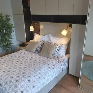 Siedmiogrodzka - Handy Location, Aircon & Garage Free Warsaw